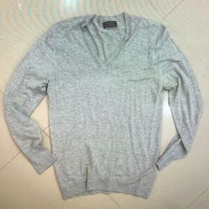 Men's Gray V-Neck Sweater